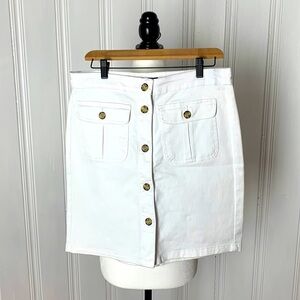 LSUKO white denim skirt with tortoise buttons